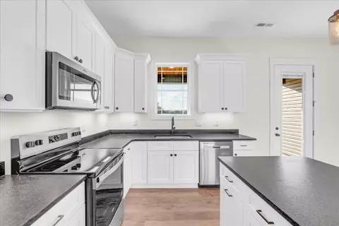 Kitchen - 1053 Arch Cope Rd, Morrison, TN 37357 photo 3 of 5