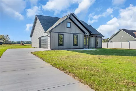 Exterior - 1053 Arch Cope Rd, Morrison, TN 37357 photo 3 of 5