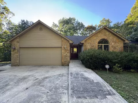 34 Cove Pl, Monterey, TN 38574