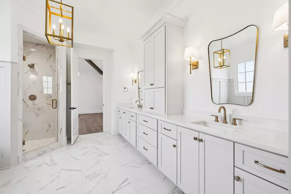 Bath - 7031 Southvale Blvd, Franklin, TN 37064 photo 4 of 11