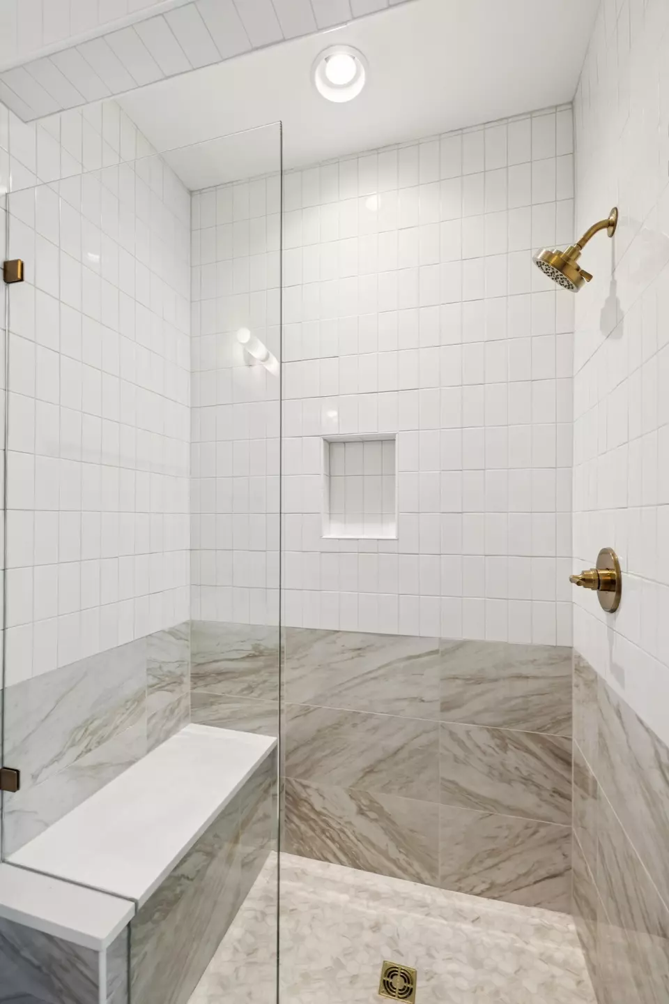 Bath - 7031 Southvale Blvd, Franklin, TN 37064 photo 8 of 11