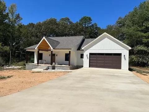 305 Chariot Ln, Adamsville, TN 38310