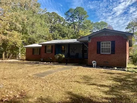 375 Meadowlane Dr, Savannah, TN 38372
