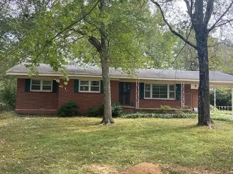 395 Meadowlane Dr, Savannah, TN 38372