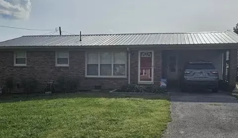 907 Hassell Dr, Waynesboro, TN 38485