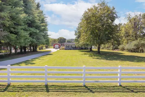 2178 Double Branch Rd, Columbia, TN 38401