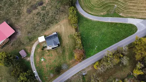 2835 Knob Creek Rd, Columbia, TN 38401