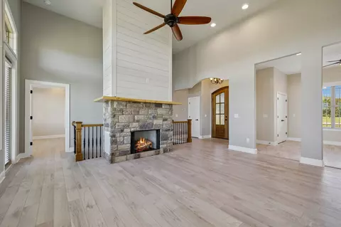 Living - 105 Barbara Spears Rd, Morrison, TN 37357 photo 2 of 6