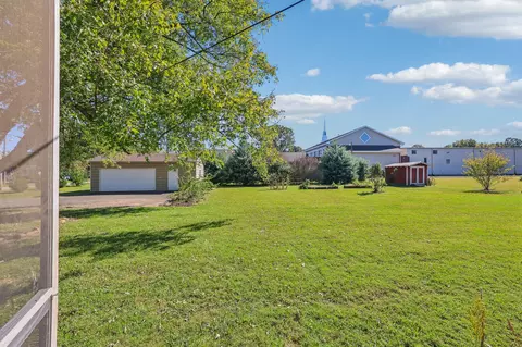 Exterior - 404 8th Ave N, Decherd, TN 37324 photo 5 of 6