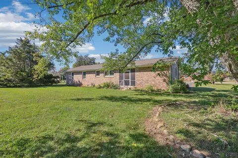 Exterior - 404 8th Ave N, Decherd, TN 37324 photo 6 of 6