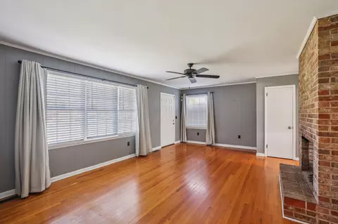 Living - 404 8th Ave N, Decherd, TN 37324 photo 2 of 3