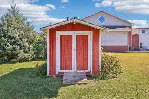 Exterior - 404 8th Ave N, Decherd, TN 37324 photo 4 of 6