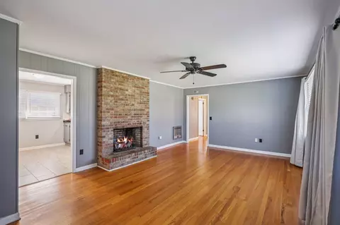 Living - 404 8th Ave N, Decherd, TN 37324 photo 1 of 3