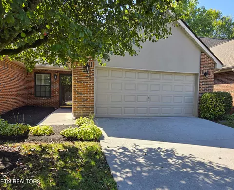658 Farragut Commons Dr, Knoxville, TN 37934