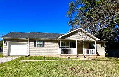 118 Oak Tree Dr, Oak Grove, KY 42262