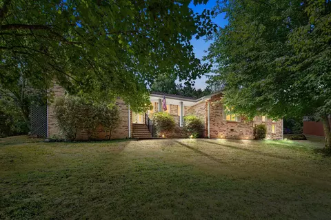 1606 Iroquois Rd, Clarksville, TN 37043