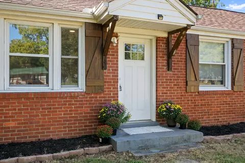 1105 Taylor Town Rd, White Bluff, TN 37187