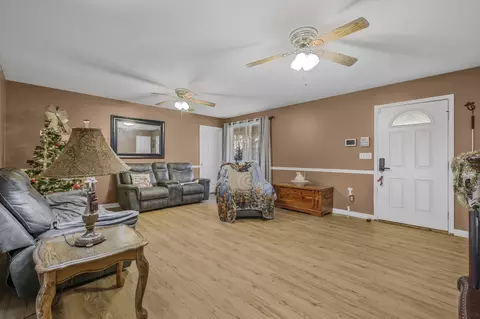 Living - 126 4th Ave N, Baxter, TN 38544 photo 2 of 2