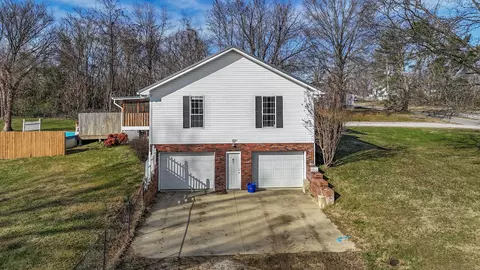 Exterior - 126 4th Ave N, Baxter, TN 38544 photo 3 of 5