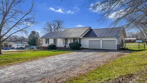 Exterior - 126 4th Ave N, Baxter, TN 38544 photo 2 of 5