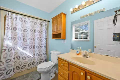 Bath - 126 4th Ave N, Baxter, TN 38544 photo 4 of 6