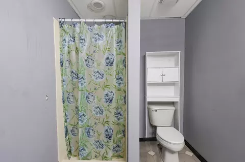 Bath - 126 4th Ave N, Baxter, TN 38544 photo 6 of 6