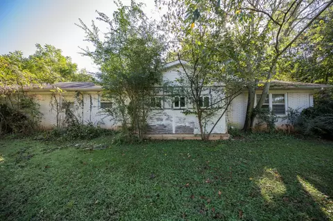 412 1st Ave, Lawrenceburg, TN 38464