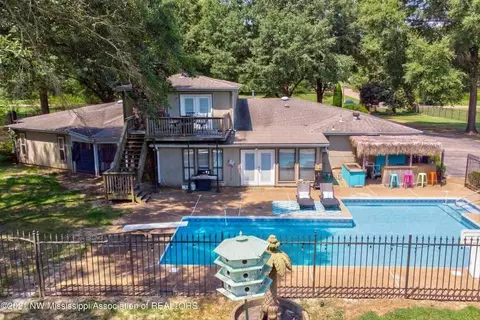 4905 Cherry Tree Dr, Olive Branch, MS 38654 photo 1