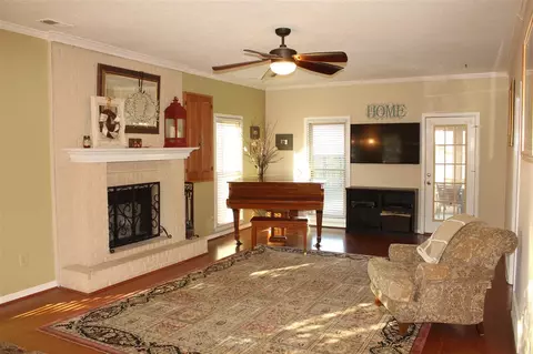 767 Silverman Dr, Collierville, TN 38017 photo 2