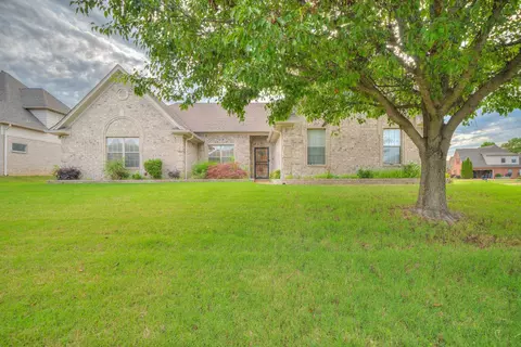 130 Pinehurst Dr, Oakland, TN 38060