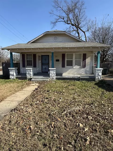 1100 Rozelle St, Memphis, TN 38106