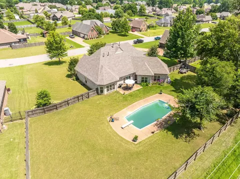 490 Eagle Valley Dr, Oakland, TN 38060