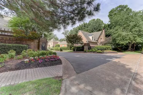 6579 Rue Beaumonde Dr, Memphis, TN 38120