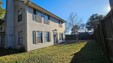 6724 Racquet Club Dr, Memphis, TN 38119