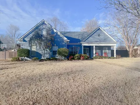 225 Countrywood Ln, Oakland, TN 38060