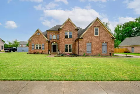 8825 River Meadow Dr, Cordova, TN 38018
