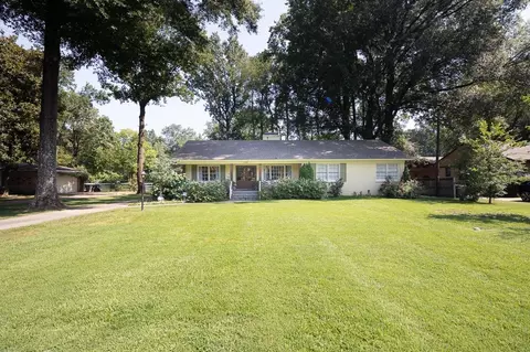 5038 Walnut Grove Rd, Memphis, TN 38117
