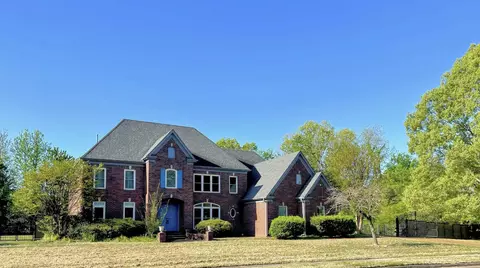 9983 Houston Oak Dr, Germantown, TN 38139