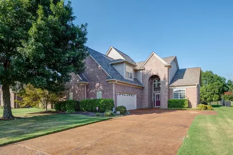 360 Lewis Fairway Cir, Oakland, TN 38060