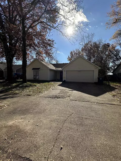 6567 Red Birch Dr, Memphis, TN 38115