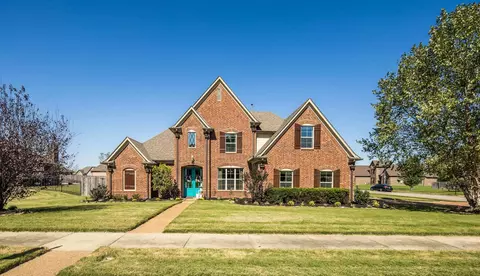 10 Misty Wood Cv, Oakland, TN 38060