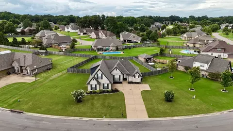 280 Black Ankle Dr, Oakland, TN 38060
