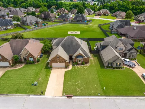 180 Whispering Meadows Dr, Oakland, TN 38060