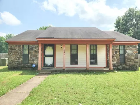3855 Lucky Trail Dr, Memphis, TN 38128
