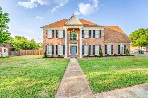 8970 Dewberry Ln, Cordova, TN 38016