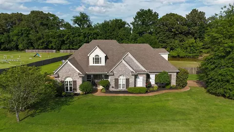 460 Crooked Creek Dr, Oakland, TN 38060