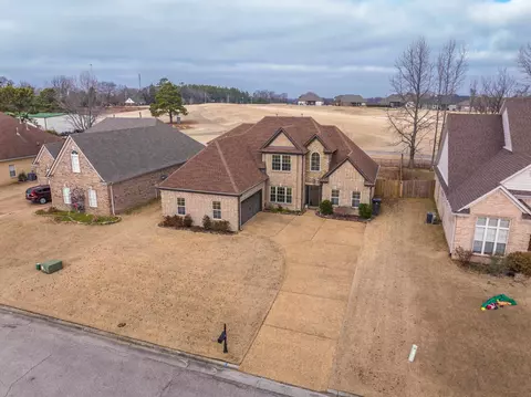 40 Fair View Cv, Oakland, TN 38060