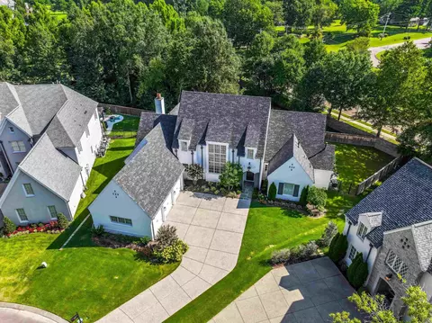 1218 N Dubray Pl, Collierville, TN 38017
