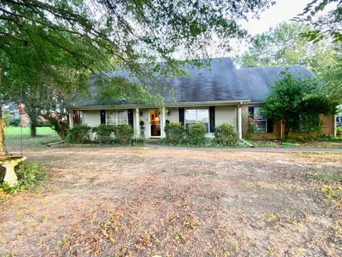 10 Country Place Dr, Oakland, TN 38060
