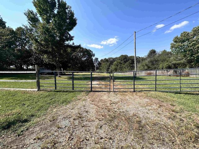 455 Charlotte Dr, Oakland, TN 38060